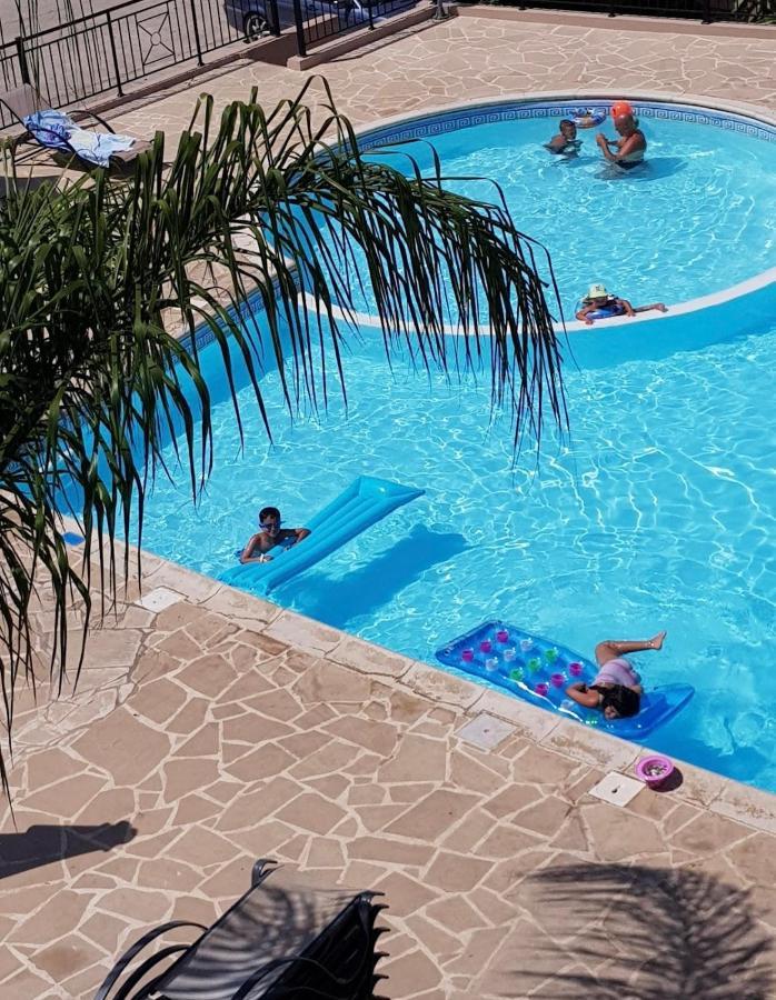 Beautiful Apartment Near The Sea And A Large Private Garden Paphos 外观 照片