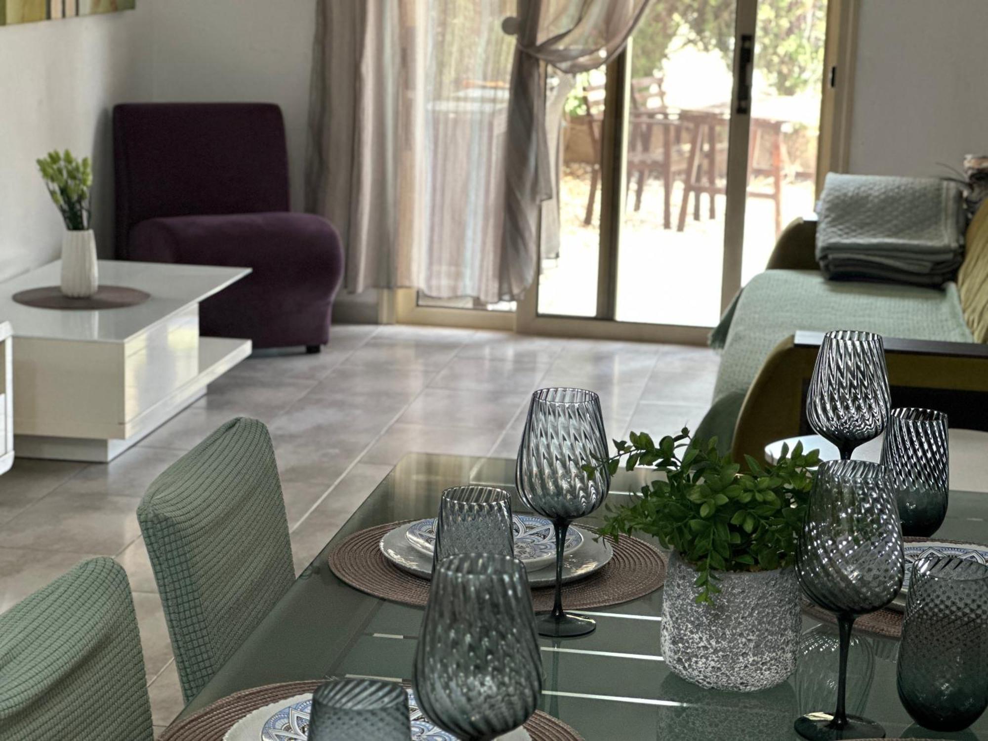 Beautiful Apartment Near The Sea And A Large Private Garden Paphos 外观 照片